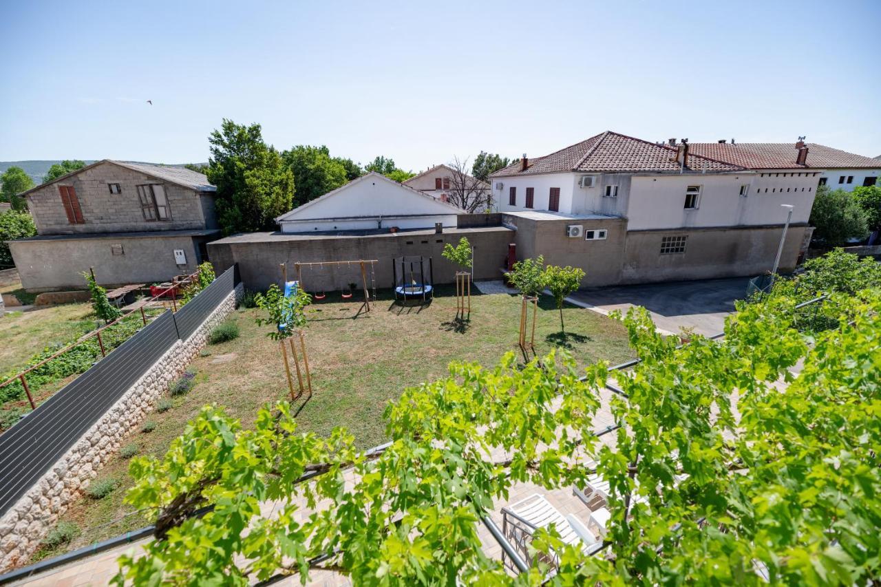 Apartments Zora Seline Exterior photo